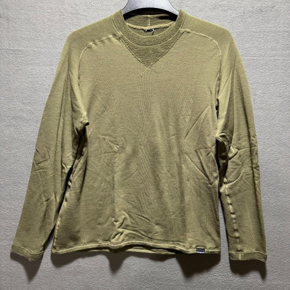 Patagonia Men’s Green Long Sleeve Crew Neck Hiking Outdoor Shirt Medium